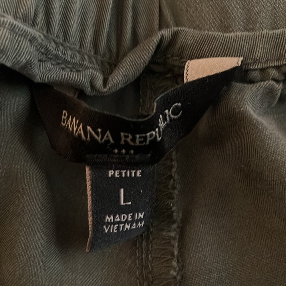 Banana republic Olive Cargo Pants, size Large petite - Picture 7 of 9